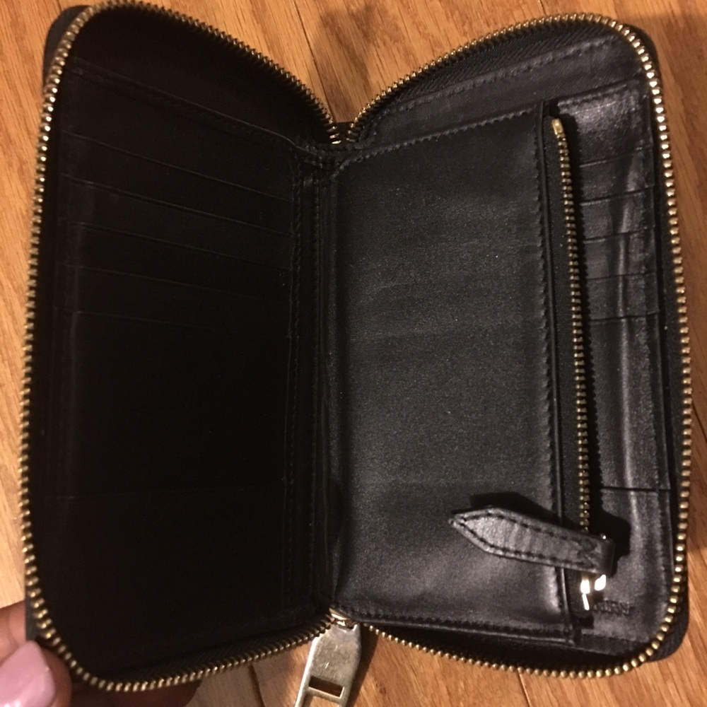 Authentic Burberry Wallet. Great condition - Picture 4 of 6